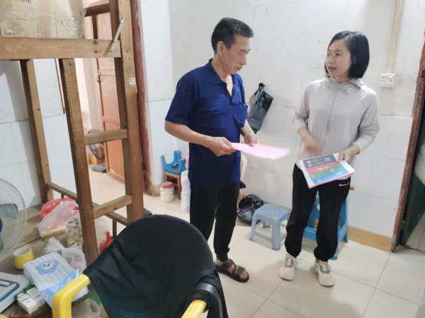 宏盛证券 白云石门：入户宣传“零距离”，垃圾分类入人心