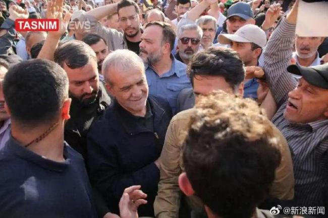 伊朗总统现身德黑兰抗议活动现场