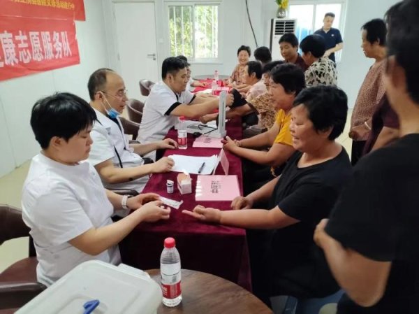 创达盈配资 健康服务进社区 爱心义诊暖人心——馆陶县人民医院惠民志愿服务队走进创宇翡翠湾小区开展义诊活动